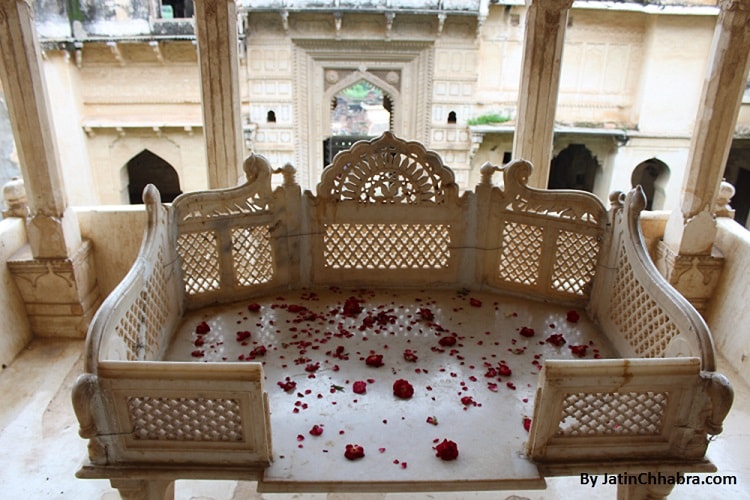 Throne at Ratan Mahal