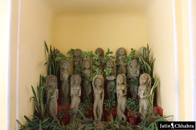 Interesting Statues at Chandra Mahal