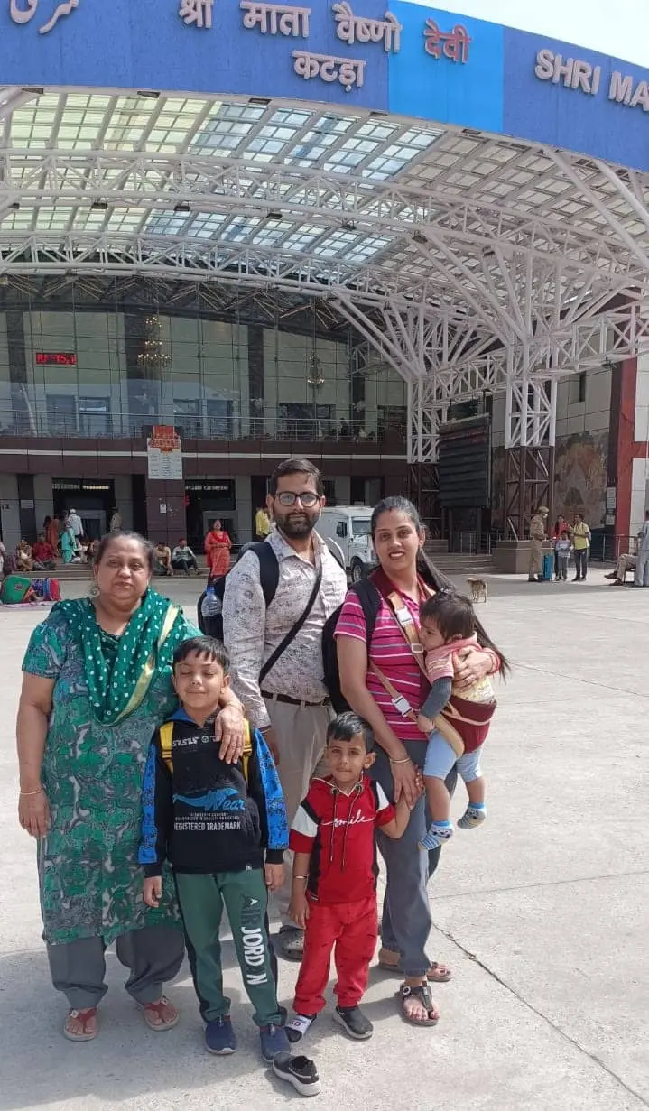 11 me wife mother in law two sones and nephew at Katra railway station entrance
